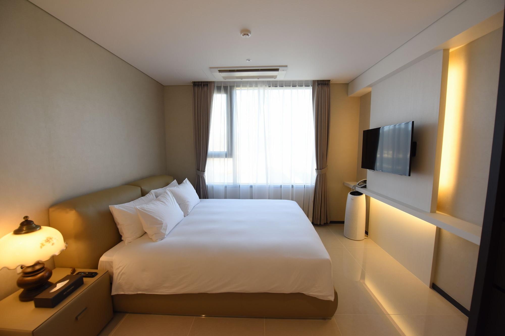 Geoje Artnouveau Suite Hotel Kültér fotó