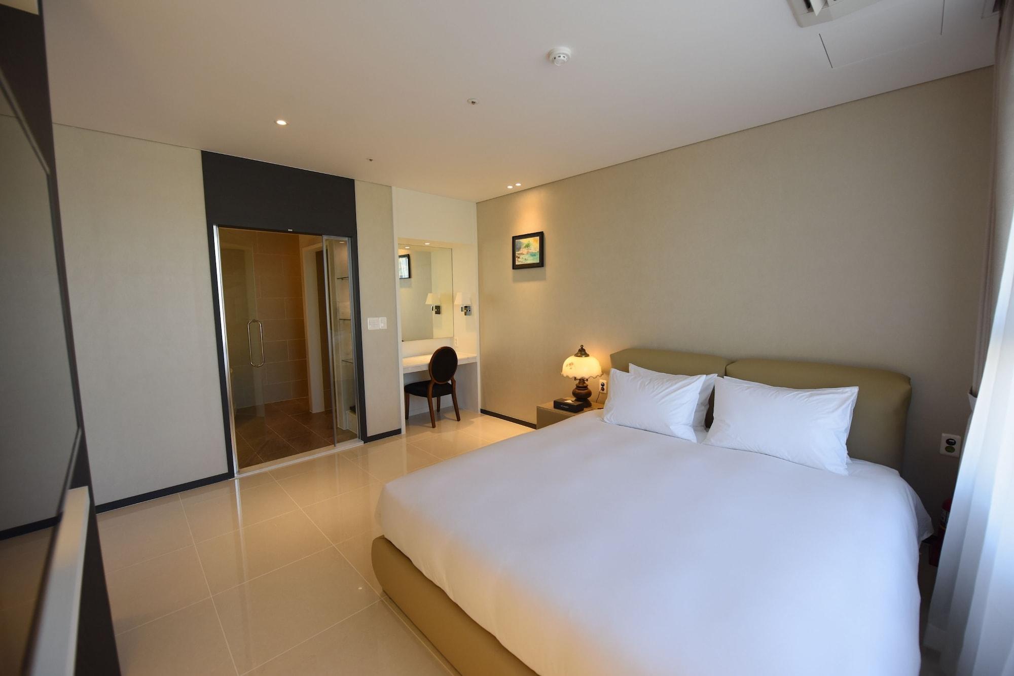 Geoje Artnouveau Suite Hotel Kültér fotó